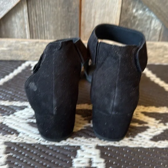 * NWOT*Cloud Footwear | Kenzie Block Heels - Picture 5 of 10
